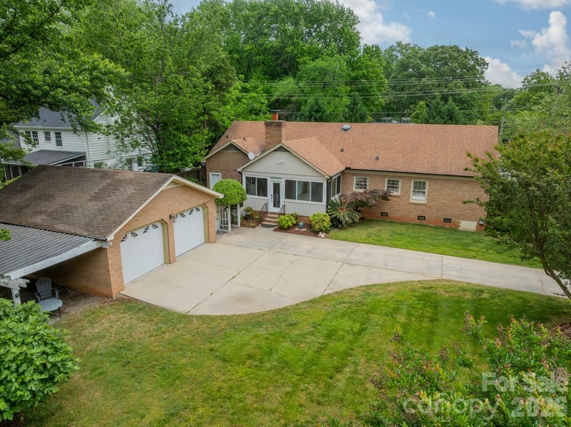 5522 Sharon Rd, Charlotte, NC 28210