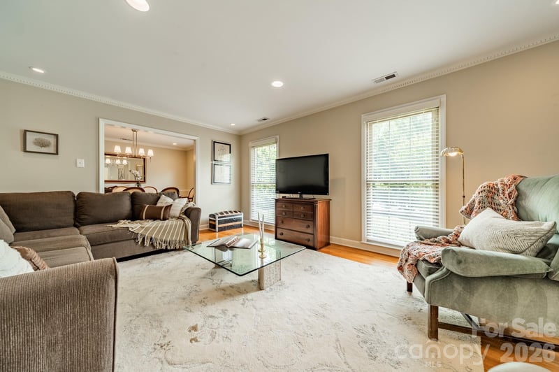 5522 Sharon Rd, Charlotte, NC 28210