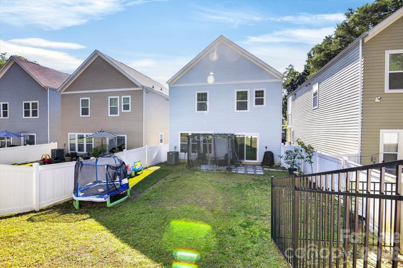 548 Kingsway Cir, Charlotte, NC 28214