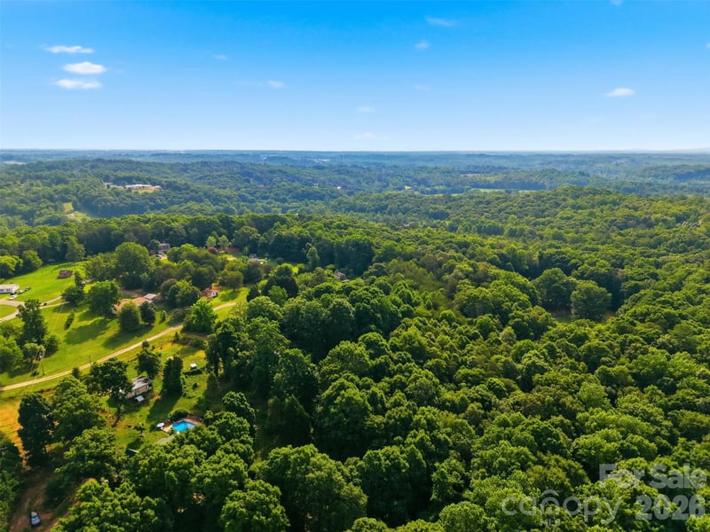 4075 Mamas Garden Dr, Hickory, NC 28602