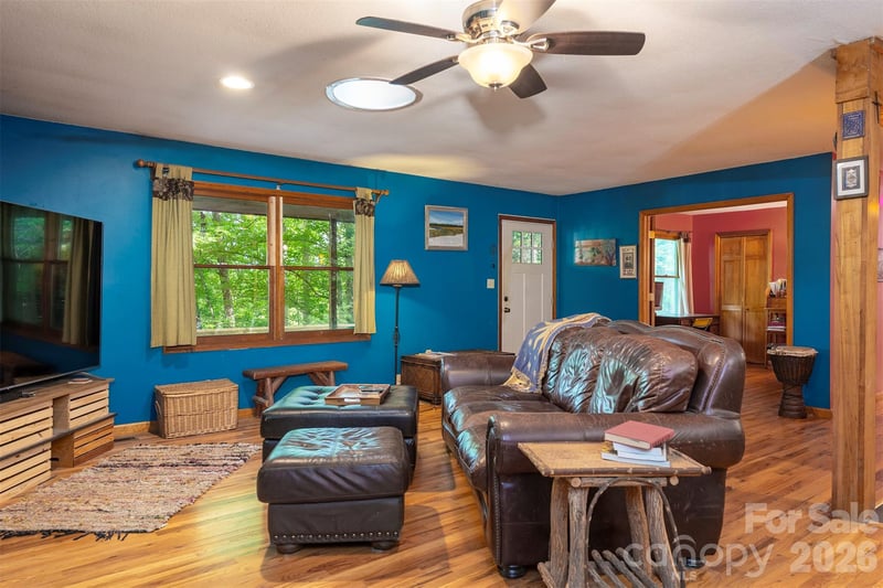23 Hunting Lodge Dr, Black Mountain, NC 28711