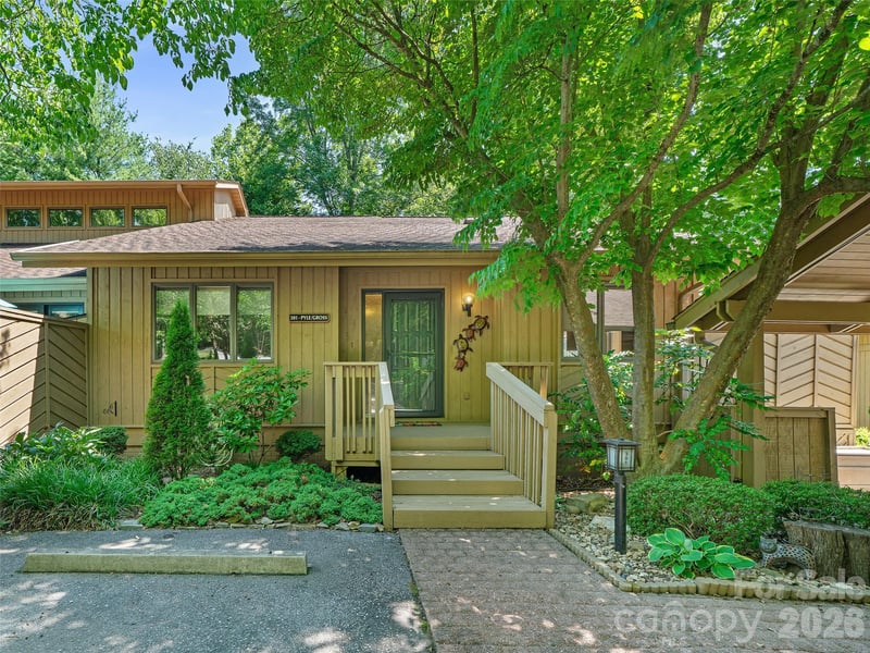 301 White Oak Dr, Hendersonville, NC 28791