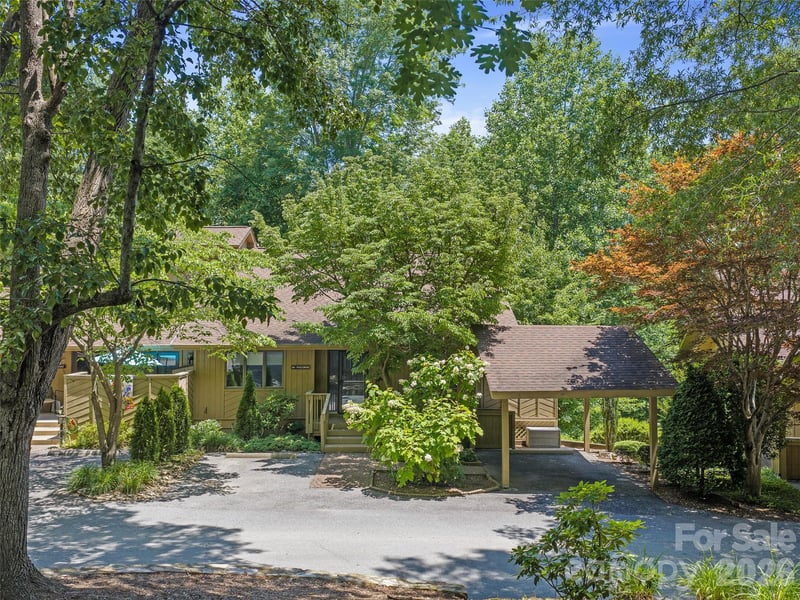 301 White Oak Dr, Hendersonville, NC 28791