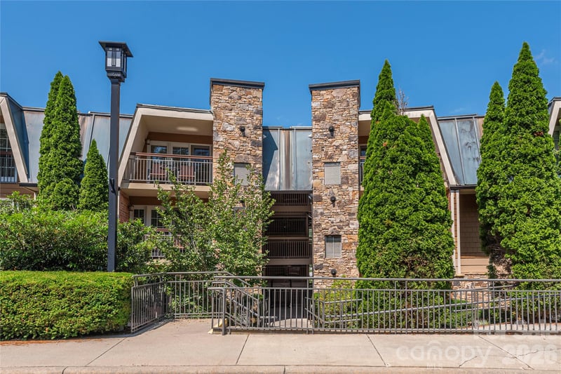 222 Bowling Park Rd, Asheville, NC 28803