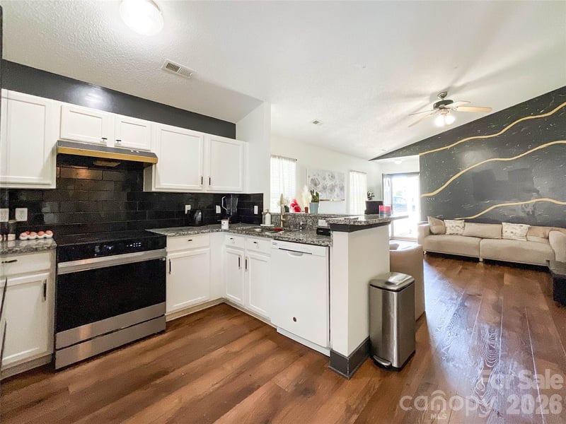 12151 Stewarts Crossing Dr, Charlotte, NC 28215