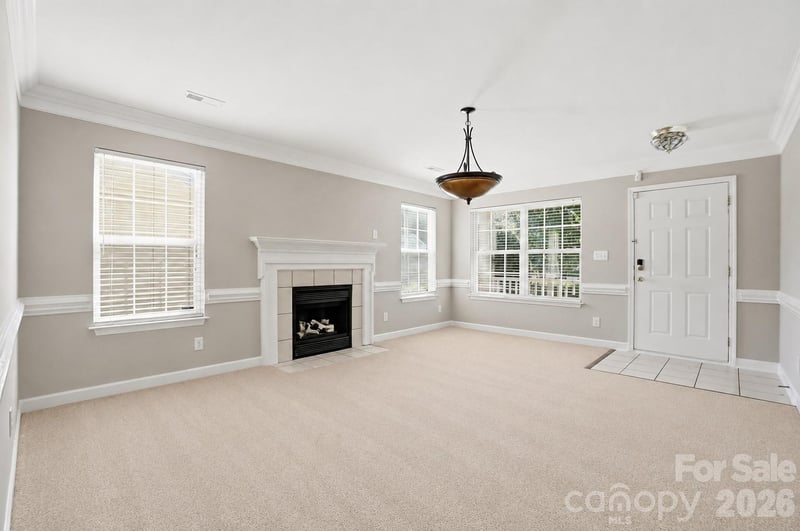 1135 Stonehenge Ln, Charlotte, NC 28216