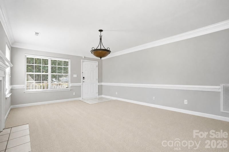 1135 Stonehenge Ln, Charlotte, NC 28216