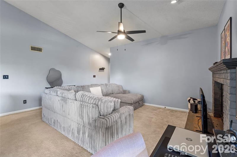 5870 Harris Grove Ln, Charlotte, NC 28212