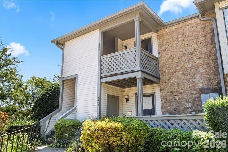 5870 Harris Grove Ln, Charlotte, NC 28212