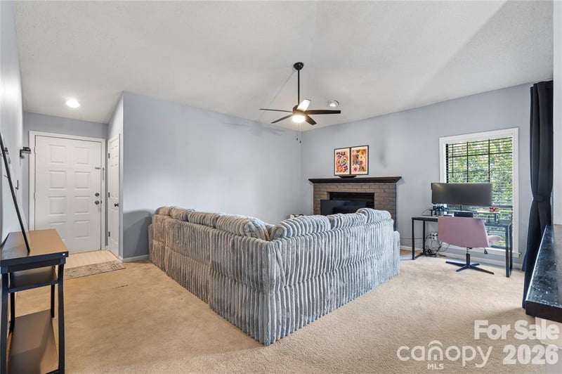 5870 Harris Grove Ln, Charlotte, NC 28212