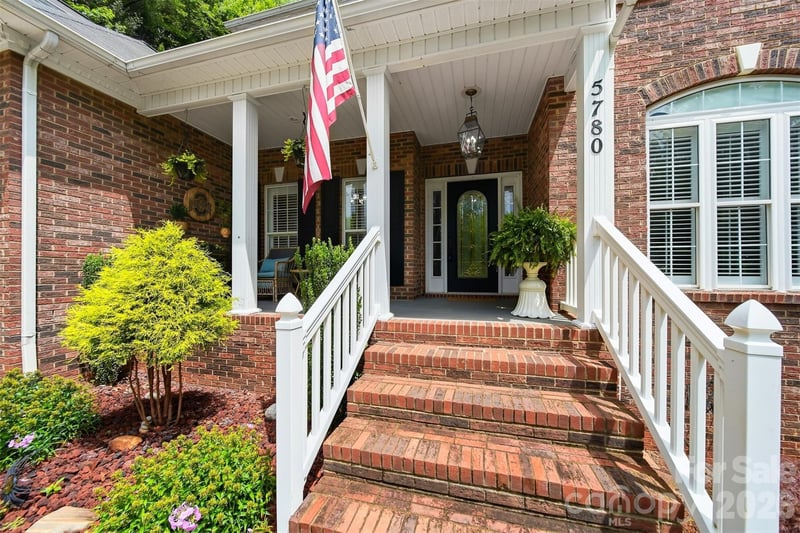 5780 Crown Ter, Hickory, NC 28601