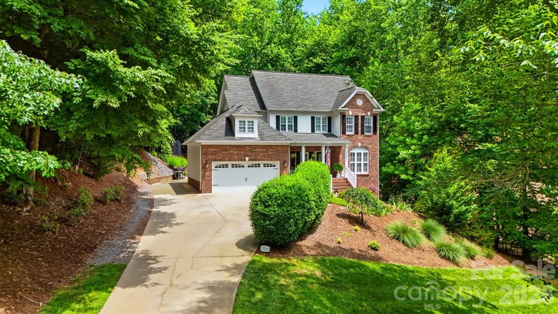 5780 Crown Ter, Hickory, NC 28601