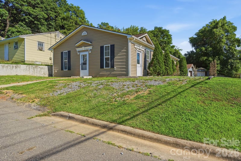 411 W Sullivan St, Gastonia, NC 28052