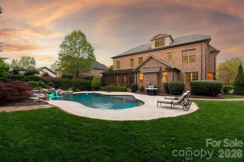 402 Montrose Dr, Waxhaw, NC 28173