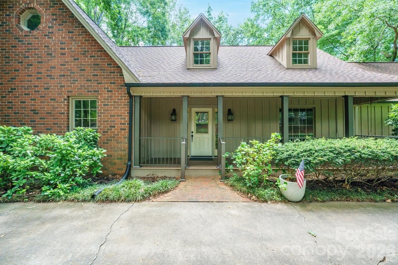 2150 9th St NW, Hickory, NC 28601