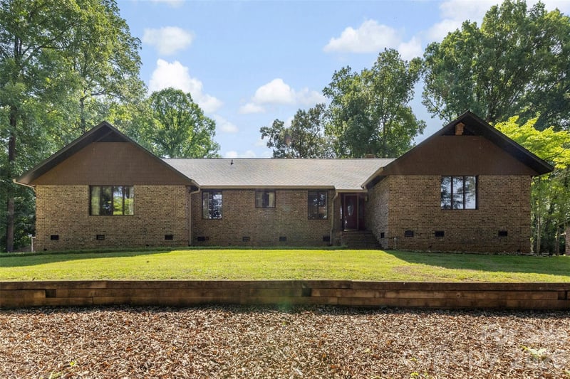 114 Old Mine Rd, Mount Holly, NC 28120