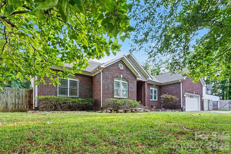 3801 Hayden Dr, Charlotte, NC 28269