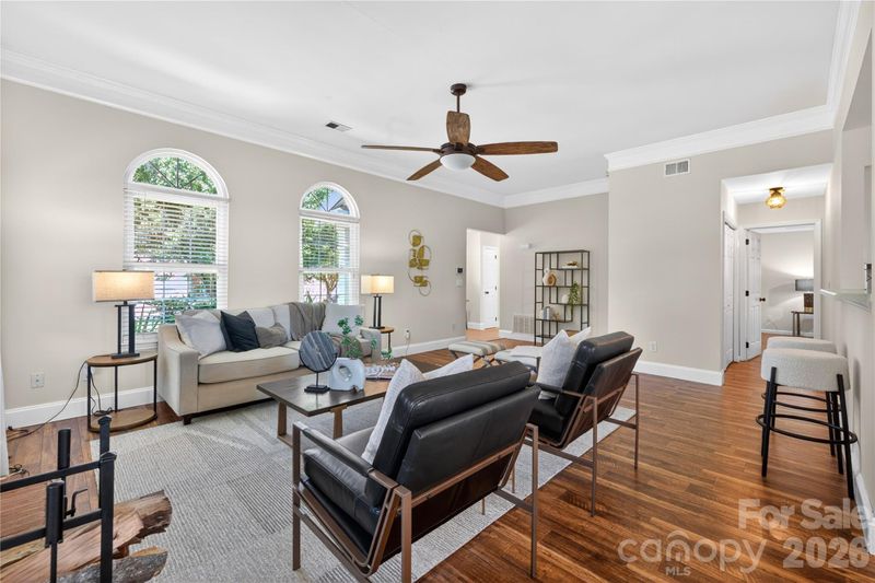 907 Gretna Green Dr, Charlotte, NC 28217