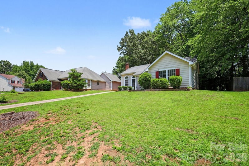 7925 Turquoise Dr, Charlotte, NC 28215