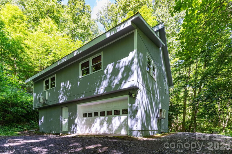 109 Narrow Way Rd, Burnsville, NC 28714