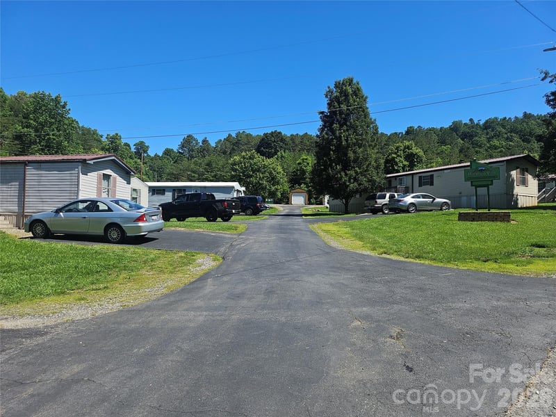 8 Mountain View Rd, Weaverville, NC 28787