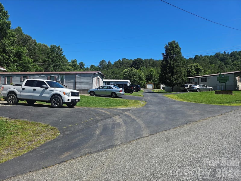 8 Mountain View Rd, Weaverville, NC 28787