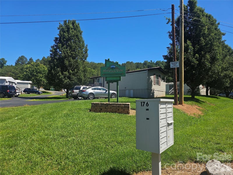 8 Mountain View Rd, Weaverville, NC 28787