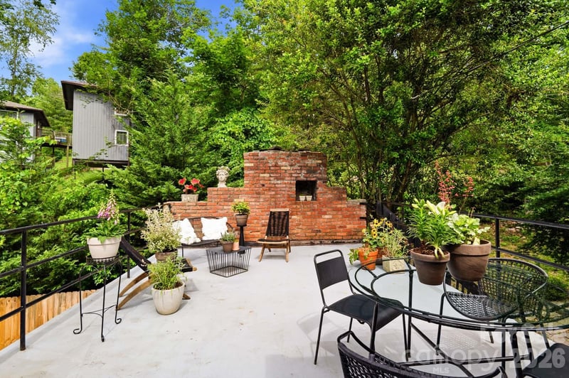 38 Aurora Dr, Asheville, NC 28805