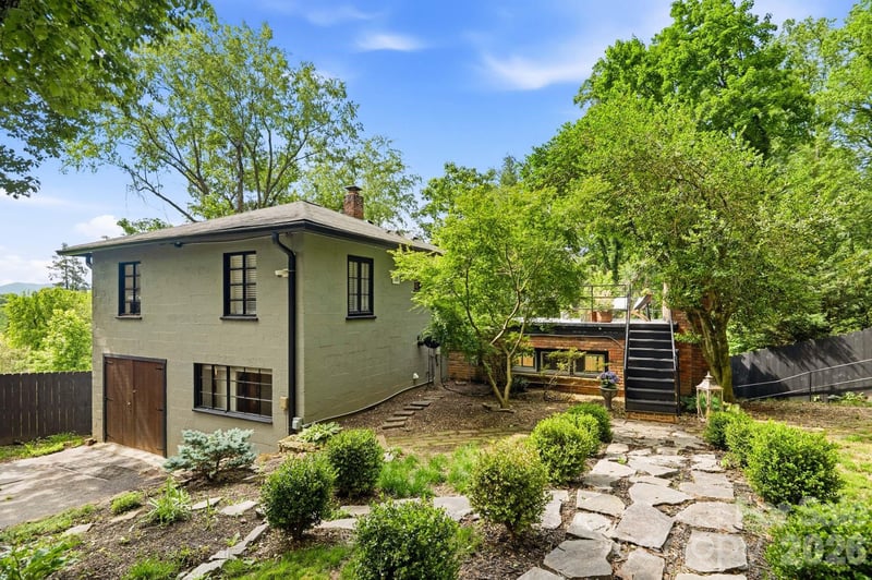 38 Aurora Dr, Asheville, NC 28805