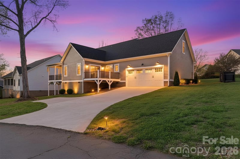 405 19th Avenue Cir NW, Hickory, NC 28601
