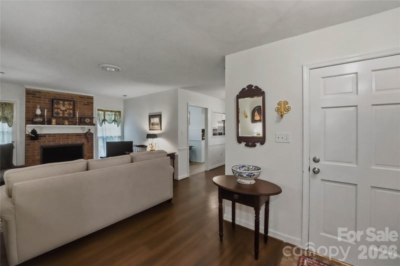 7626 Winterset Dr, Charlotte, NC 28270