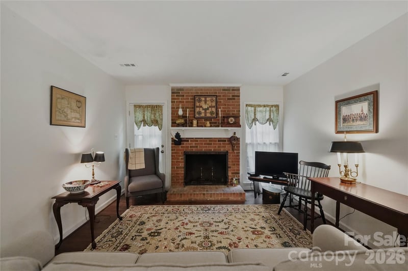7626 Winterset Dr, Charlotte, NC 28270