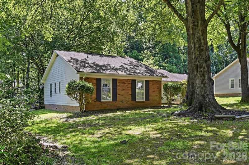 7626 Winterset Dr, Charlotte, NC 28270