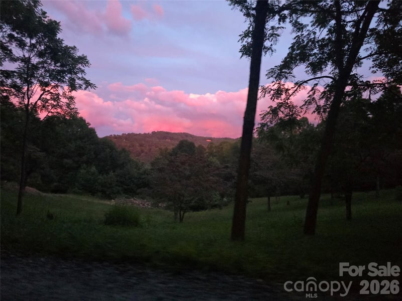 1480 Davis Mountain Rd, Hendersonville, NC 28739