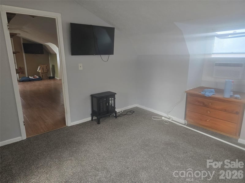 1480 Davis Mountain Rd, Hendersonville, NC 28739
