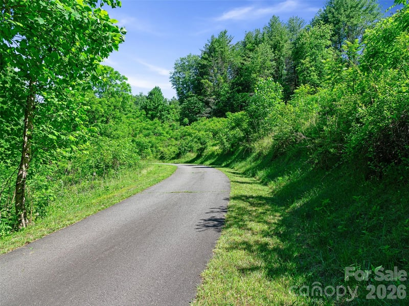 999 Us Hwy 19w Hw, Burnsville, NC 28714