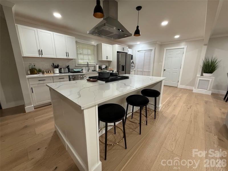 1130 16th Ave NW, Hickory, NC 28601
