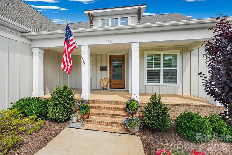 172 Triple Ponds Ct, Clover, SC 29710