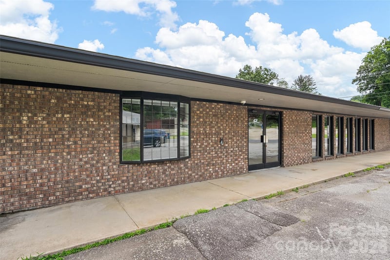 34 Maple St, Waynesville, NC 28786