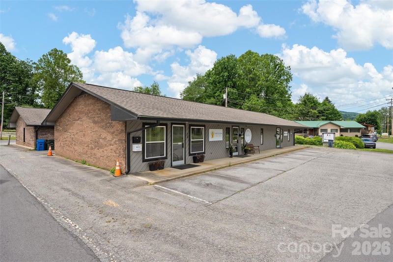 34 Maple St, Waynesville, NC 28786