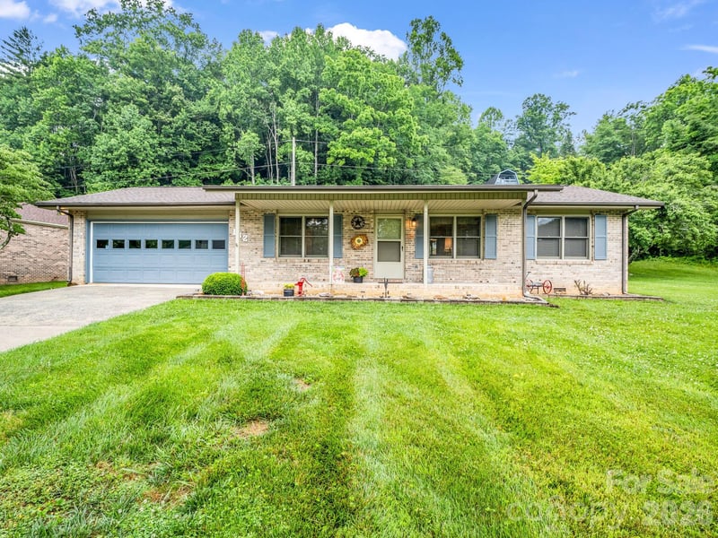 182 Resada Dr, Brevard, NC 28712