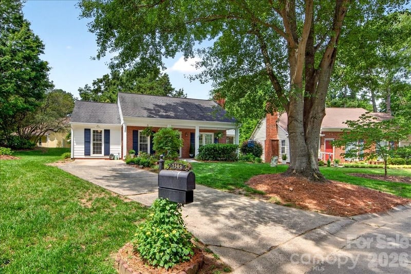 7306 Carrbridge Ln, Charlotte, NC 28226