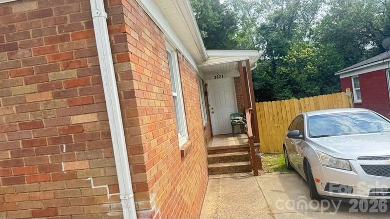 2021 Lasalle St, Charlotte, NC 28216