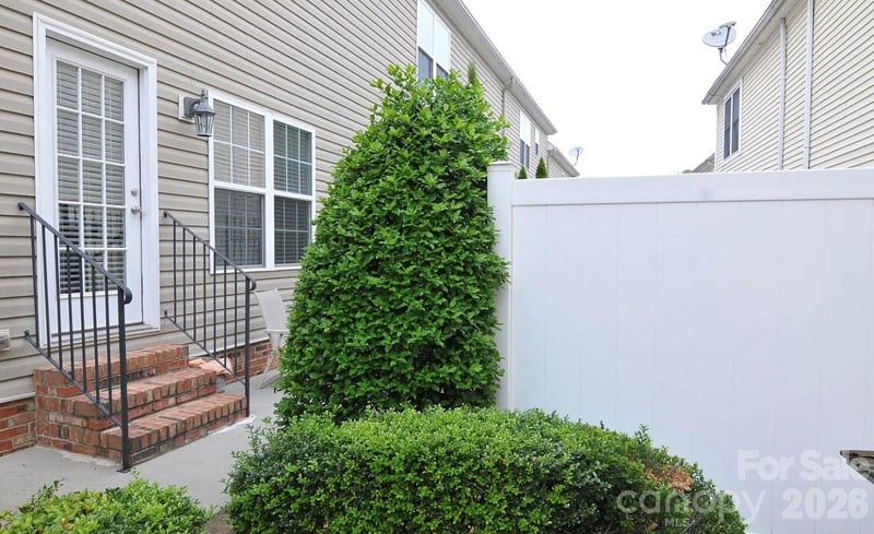 6918 Misty Pine Ln, Charlotte, NC 28217