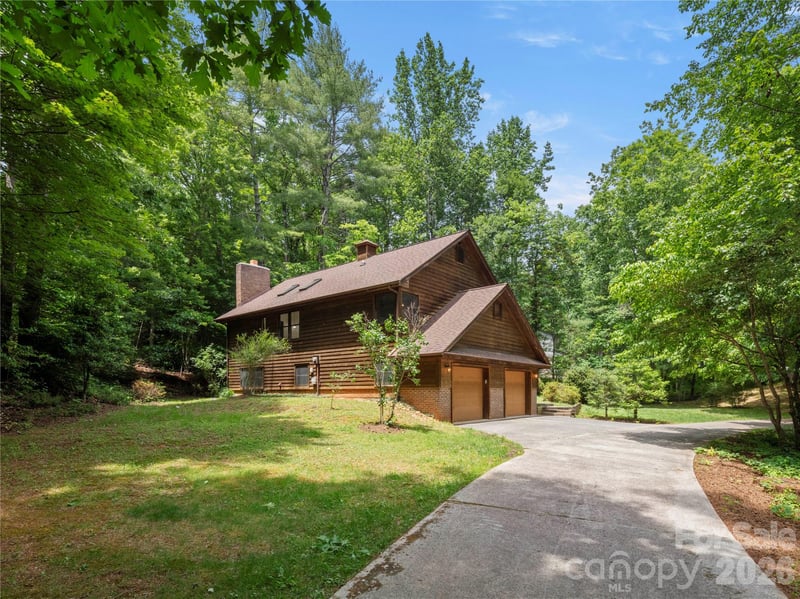 11 Tree Top Dr, Arden, NC 28704