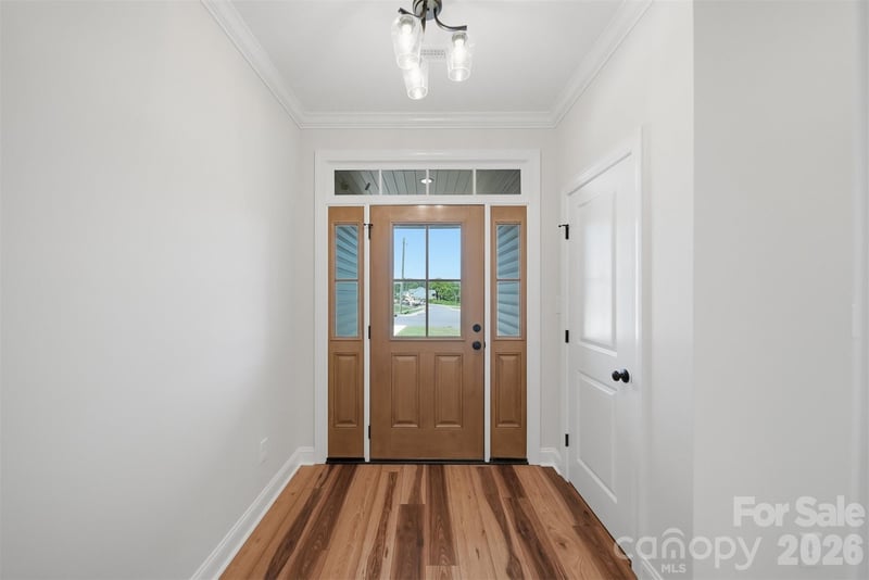 1917 Skyfall Ln, Hickory, NC 28602