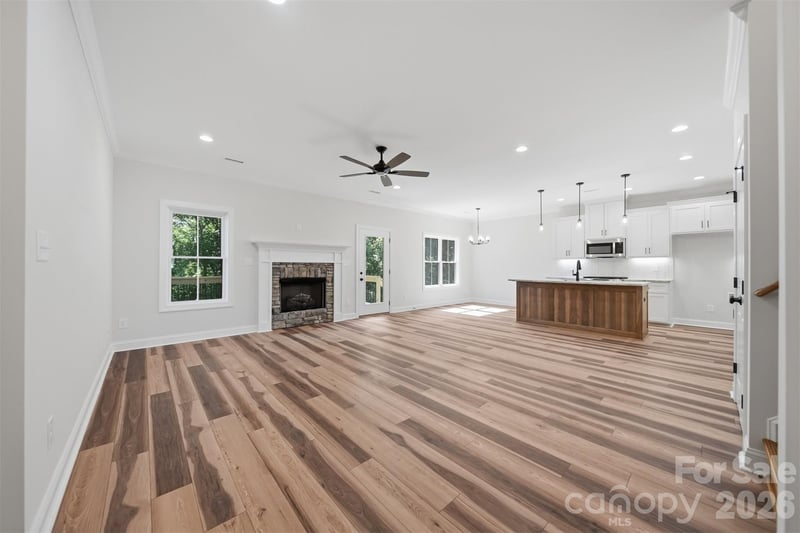 1917 Skyfall Ln, Hickory, NC 28602