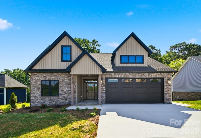 1917 Skyfall Ln, Hickory, NC 28602