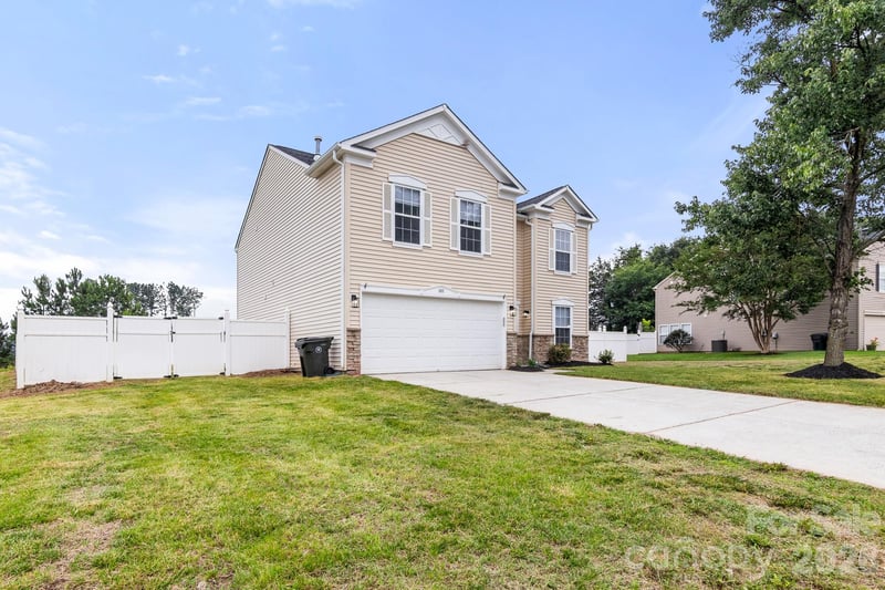 426 Brookhollow Dr, York, SC 29745