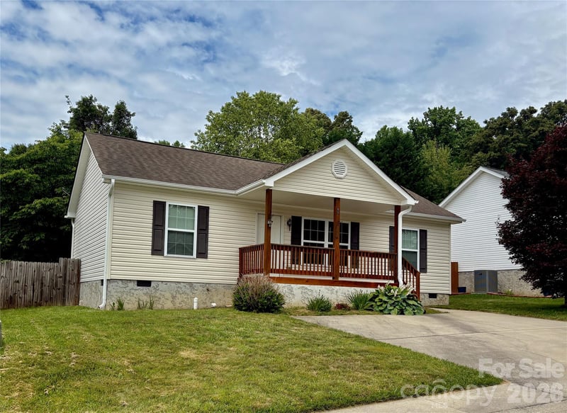 95 Newberry Dr, Fletcher, NC 28732